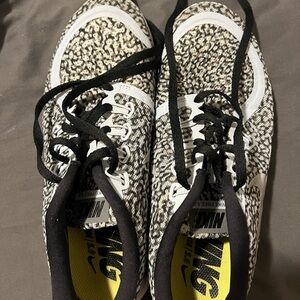 Nike Patterned Black and Blue Running Shoes